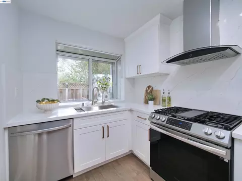 Kitchen - 7445 Rolling Hills Cir, Dublin, CA 94568 photo 4 of 8