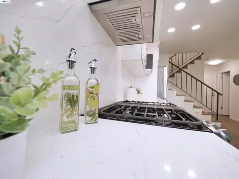 Kitchen - 7445 Rolling Hills Cir, Dublin, CA 94568 photo 7 of 8