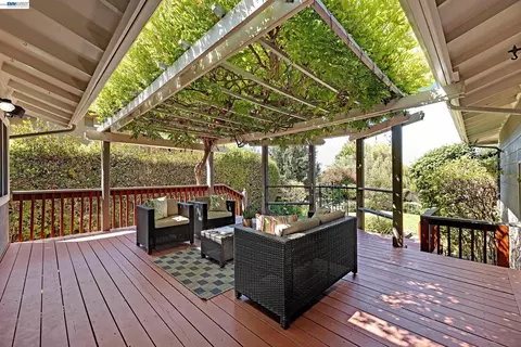 Exterior - 2525 Bruce Dr, Fremont, CA 94539 photo 7 of 20