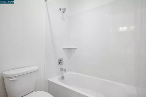 Bath - 3576 Darnoch Ave, Lathrop, CA 95330 photo 4 of 5