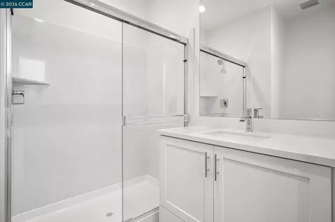 Bath - 3576 Darnoch Ave, Lathrop, CA 95330 photo 2 of 5