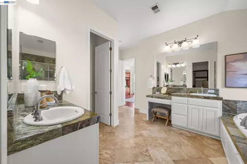 Bath - 1121 Newhaven Pl, Concord, CA 94518 photo 3 of 7