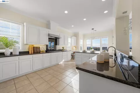 Kitchen - 1121 Newhaven Pl, Concord, CA 94518 photo 2 of 5