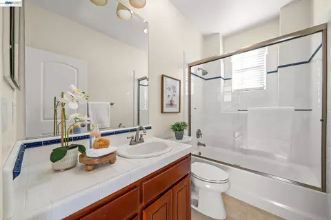 Bath - 1121 Newhaven Pl, Concord, CA 94518 photo 6 of 7