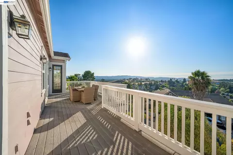 Exterior - 1121 Newhaven Pl, Concord, CA 94518 photo 5 of 9