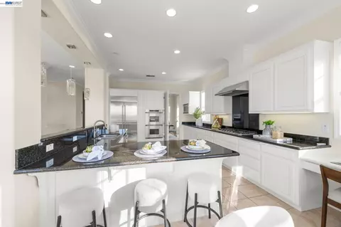 Kitchen - 1121 Newhaven Pl, Concord, CA 94518 photo 4 of 5