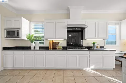 Kitchen - 1121 Newhaven Pl, Concord, CA 94518 photo 3 of 5
