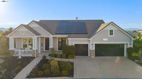 Exterior - 1121 Newhaven Pl, Concord, CA 94518 photo 7 of 9