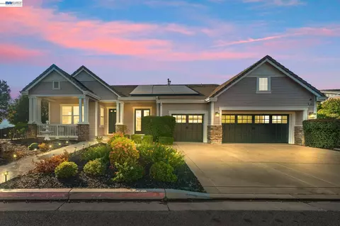 Exterior - 1121 Newhaven Pl, Concord, CA 94518 photo 3 of 9