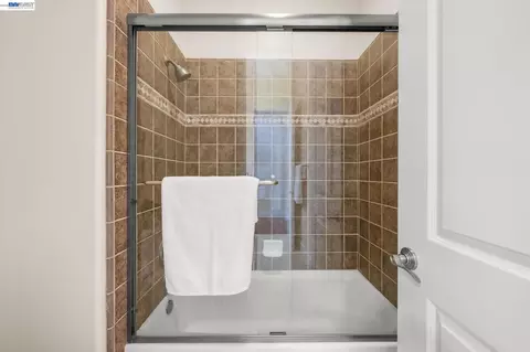 Bath - 1121 Newhaven Pl, Concord, CA 94518 photo 5 of 7