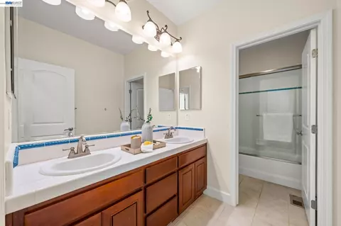 Bath - 1121 Newhaven Pl, Concord, CA 94518 photo 7 of 7