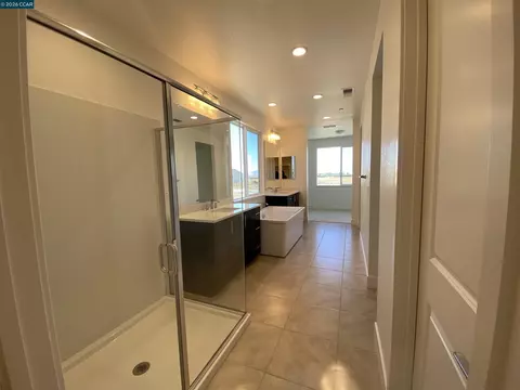Bath - 3600 Darnoch, Lathrop, CA 95330 photo 1 of 2
