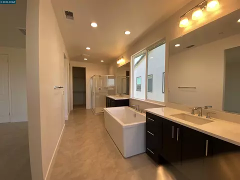 Bath - 3600 Darnoch, Lathrop, CA 95330 photo 2 of 2