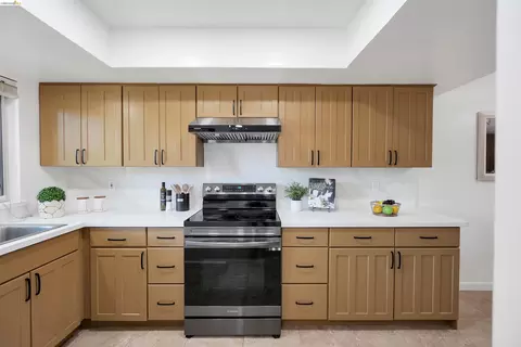 Kitchen - 1909 Landess Ave, Milpitas, CA 95035 photo 4 of 5