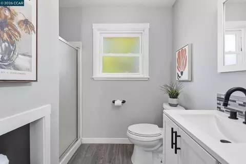 Bath - 4814 Wolf Way, Concord, CA 94521 photo 3 of 5