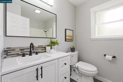 Bath - 4814 Wolf Way, Concord, CA 94521 photo 2 of 5