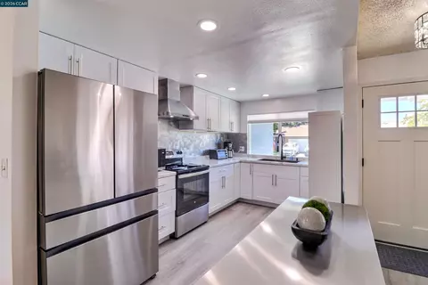 Kitchen - 638 Berkeley Way, Fairfield, CA 94533 photo 1 of 3