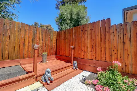 Exterior - 638 Berkeley Way, Fairfield, CA 94533 photo 8 of 11