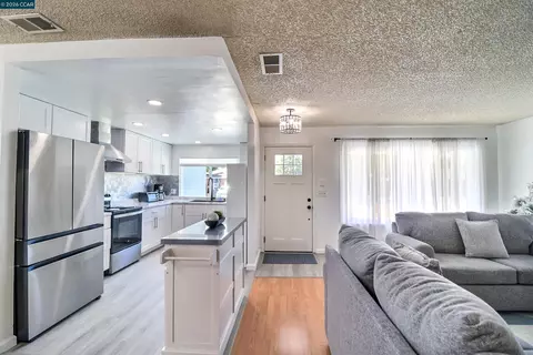 Entry Way - 638 Berkeley Way, Fairfield, CA 94533 photo 1 of 3
