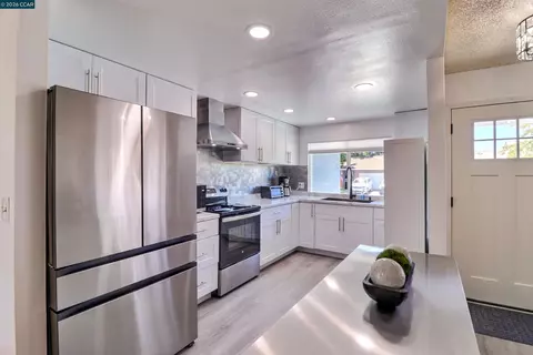 Kitchen - 638 Berkeley Way, Fairfield, CA 94533 photo 1 of 3