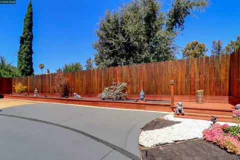 Exterior - 638 Berkeley Way, Fairfield, CA 94533 photo 9 of 11