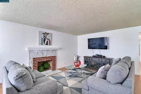 Living - 638 Berkeley Way, Fairfield, CA 94533 photo 1 of 1