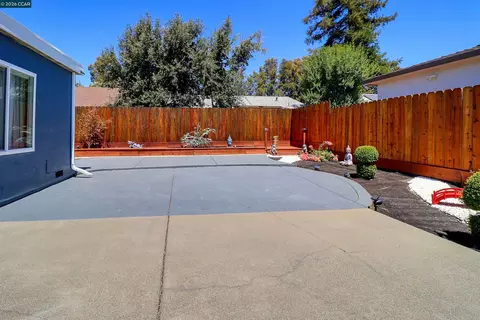 Exterior - 638 Berkeley Way, Fairfield, CA 94533 photo 4 of 11
