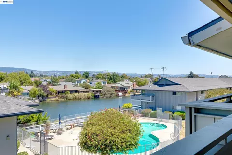 View/Area - 339 Broadway #307, Alameda, CA 94501 photo 3 of 4