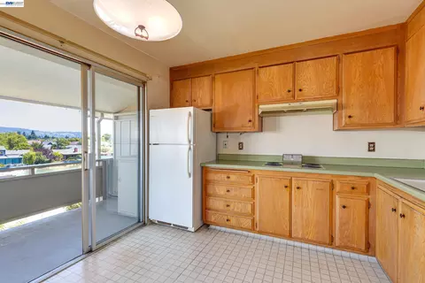 Kitchen - 339 Broadway #307, Alameda, CA 94501 photo 3 of 3
