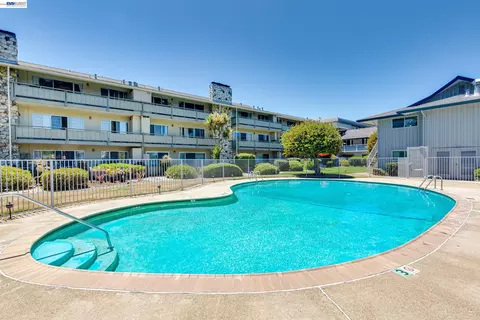 Exterior - 339 Broadway #307, Alameda, CA 94501 photo 4 of 5