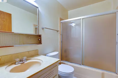Bath - 339 Broadway #307, Alameda, CA 94501 photo 1 of 1