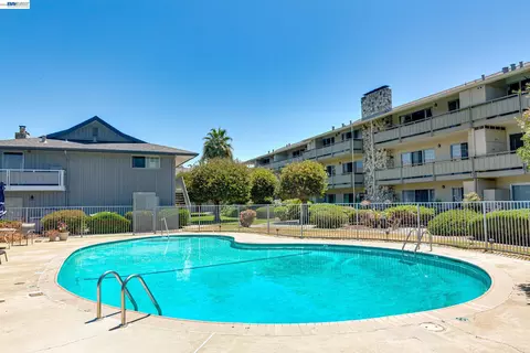 Exterior - 339 Broadway #307, Alameda, CA 94501 photo 3 of 5