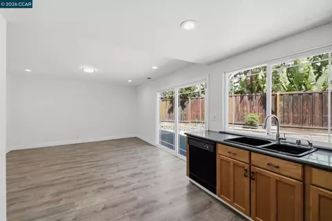 Living - 2750 Gomes Ct, Tracy, CA 95376 photo 10 of 13
