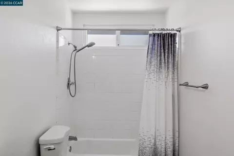 Bath - 2750 Gomes Ct, Tracy, CA 95376 photo 2 of 5