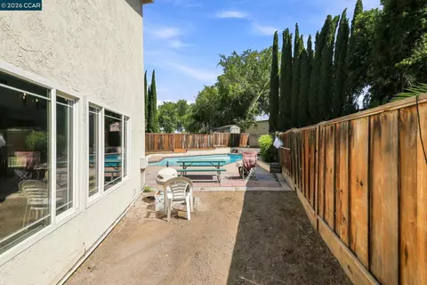 Exterior - 2750 Gomes Ct, Tracy, CA 95376 photo 13 of 15