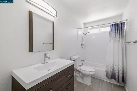Bath - 2750 Gomes Ct, Tracy, CA 95376 photo 1 of 5