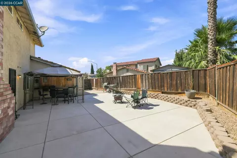 Exterior - 2750 Gomes Ct, Tracy, CA 95376 photo 9 of 15