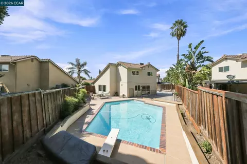 Exterior - 2750 Gomes Ct, Tracy, CA 95376 photo 4 of 15