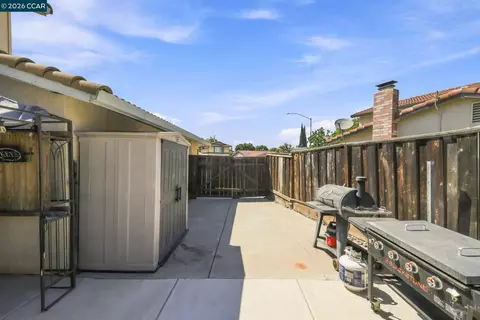 Exterior - 2750 Gomes Ct, Tracy, CA 95376 photo 12 of 15