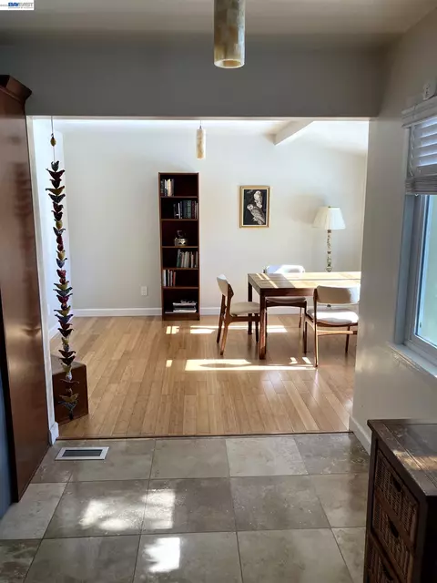 Entry Way - 1066 Maple Ave, Vallejo, CA 94591 photo 2 of 3