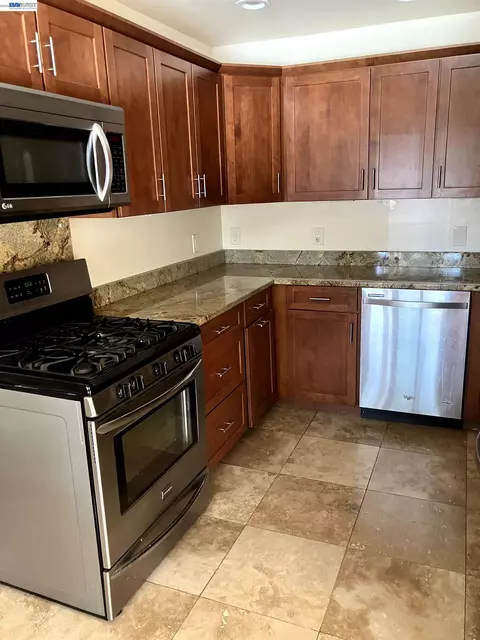 Kitchen - 1066 Maple Ave, Vallejo, CA 94591 photo 1 of 8