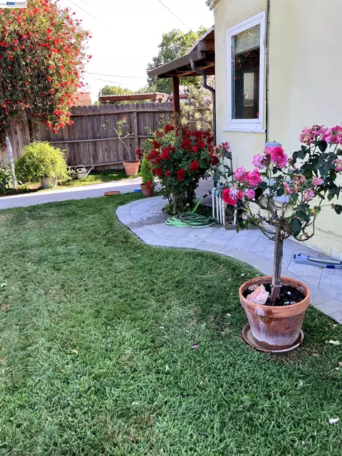 Exterior - 1066 Maple Ave, Vallejo, CA 94591 photo 14 of 19