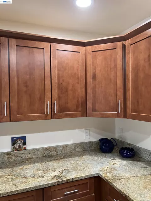 Kitchen - 1066 Maple Ave, Vallejo, CA 94591 photo 5 of 8