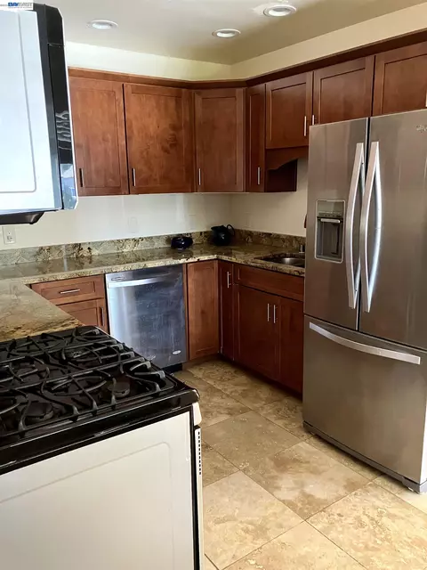 Kitchen - 1066 Maple Ave, Vallejo, CA 94591 photo 7 of 8