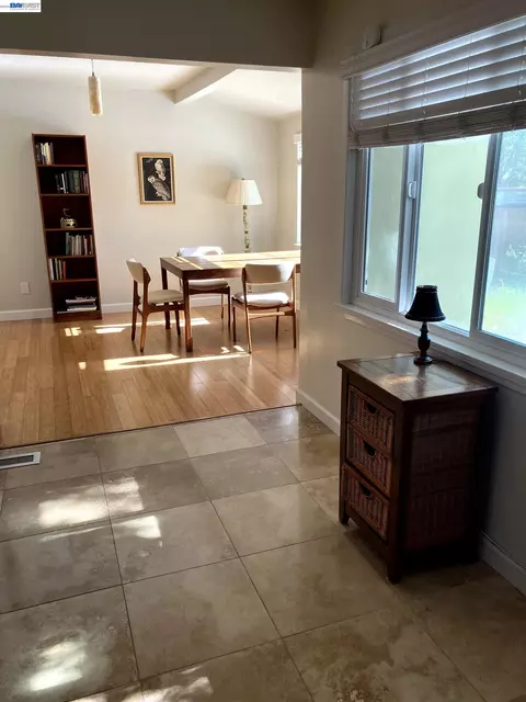 Entry Way - 1066 Maple Ave, Vallejo, CA 94591 photo 3 of 3