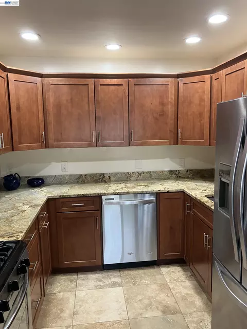Kitchen - 1066 Maple Ave, Vallejo, CA 94591 photo 4 of 8