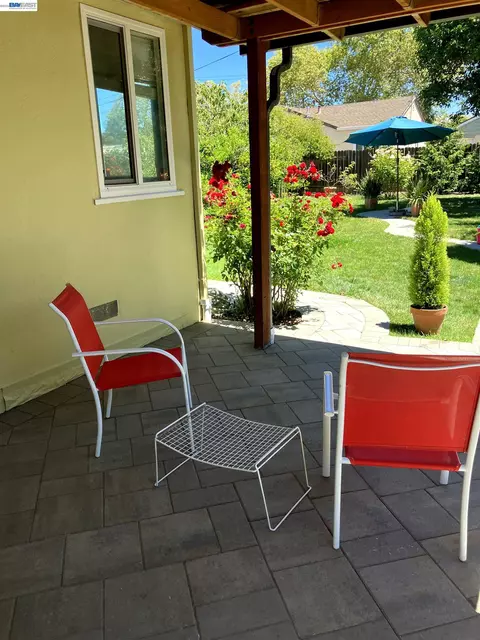 Exterior - 1066 Maple Ave, Vallejo, CA 94591 photo 6 of 19