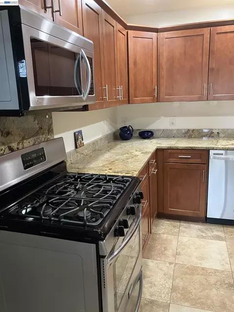 Kitchen - 1066 Maple Ave, Vallejo, CA 94591 photo 2 of 8