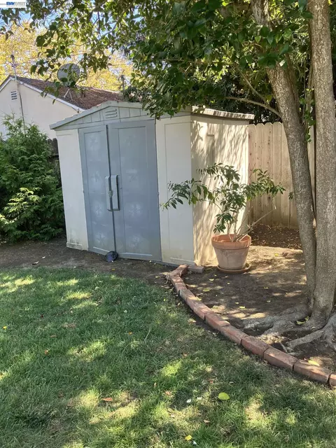 Exterior - 1066 Maple Ave, Vallejo, CA 94591 photo 18 of 19