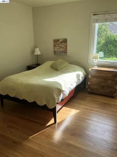 Bedroom - 1066 Maple Ave, Vallejo, CA 94591 photo 5 of 7